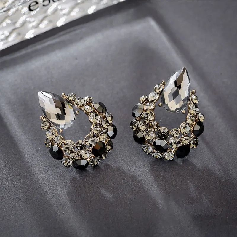 Black Minimalist Hollow Teardrop Paved Zircon Stud Earrings, Face Slimming Cold Minimalist Geometric High-End Rhinestone Earrings For Women