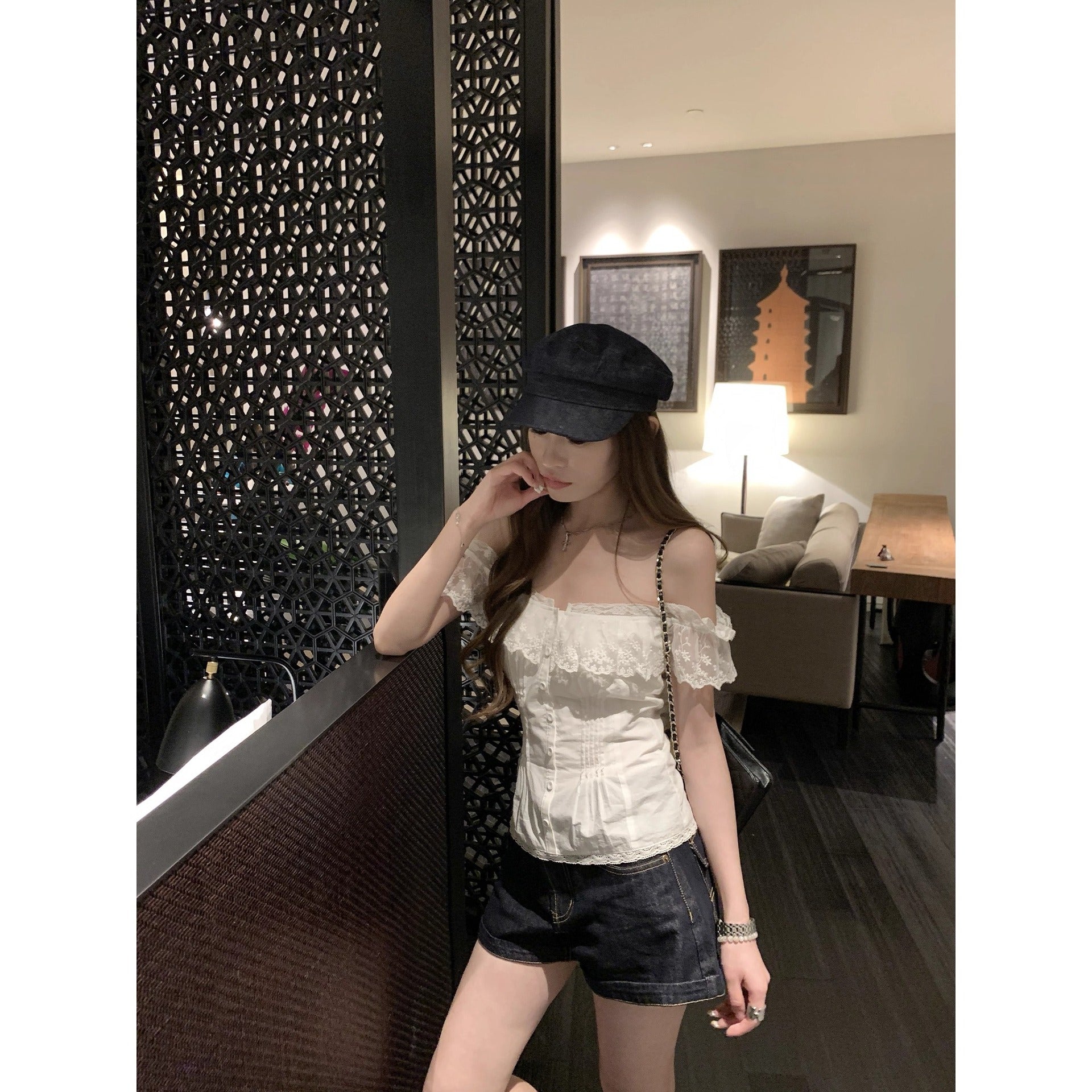 Lace-collar Waist-cinching, Figure-flattering Short-sleeve Top