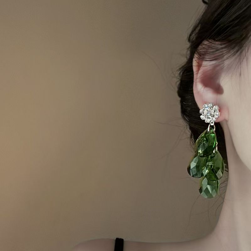 2026 New Niche High-End Long Green Beaded Dangle Earrings For Women, Elegant Fashion Delicate Designer Ear Jewelry