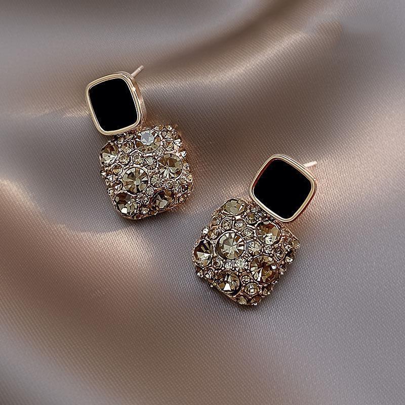 Face Slimming Black Stud Earrings, Trendy Korean Influencer Style, High-End Light Luxury Elegant Women's Ear Jewelry