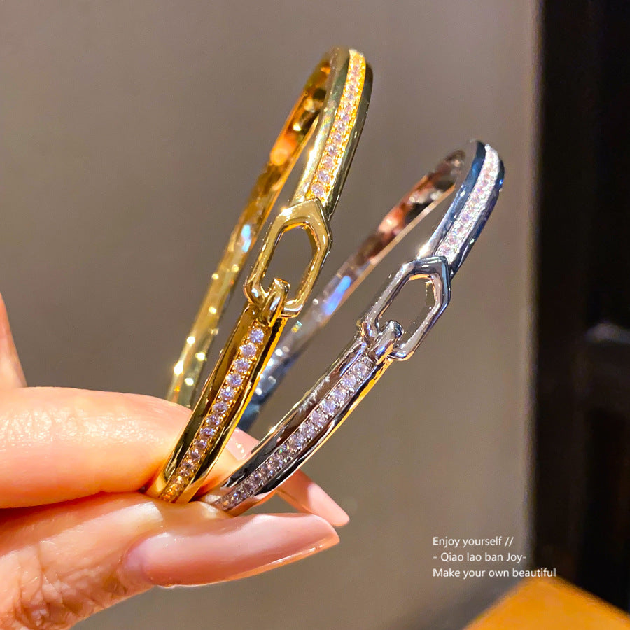 Cool-style Geometric Lock-embellished Diamond Bracelet
