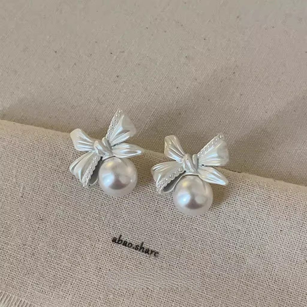 Light Luxury High-End Exquisite Elegant French Vintage White Pearl Bow Sweet Versatile Earrings & Clip-On Ear Jewelry For Women