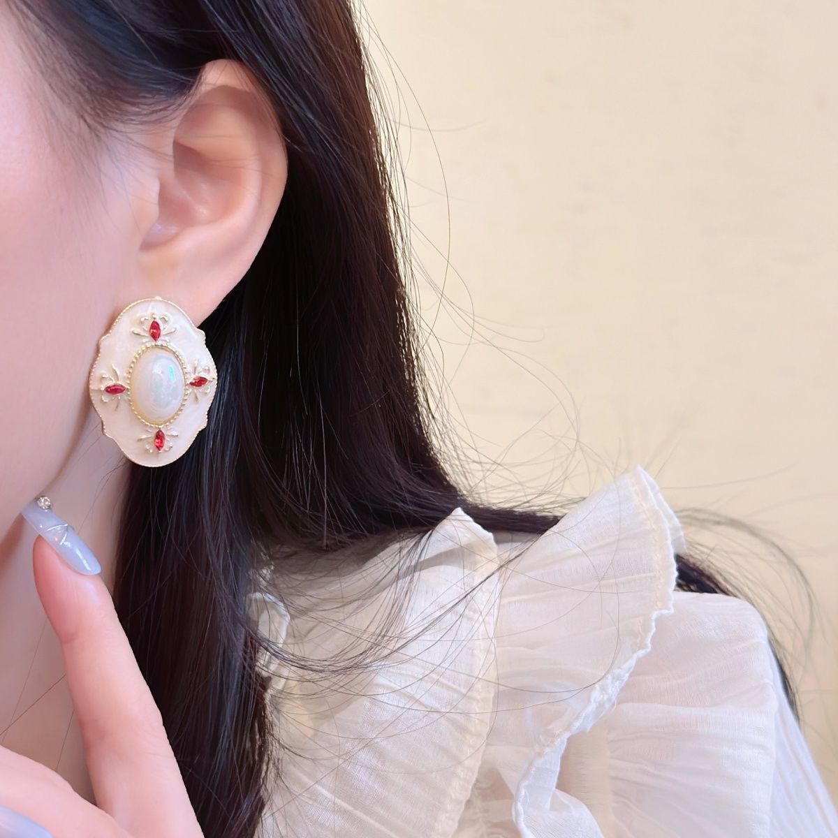 2026 New Retro Style Stud Earrings, Elegant Minimalist All-Match Light Luxury Geometric Enamel Drip Glaze Ear Jewelry Wholesale