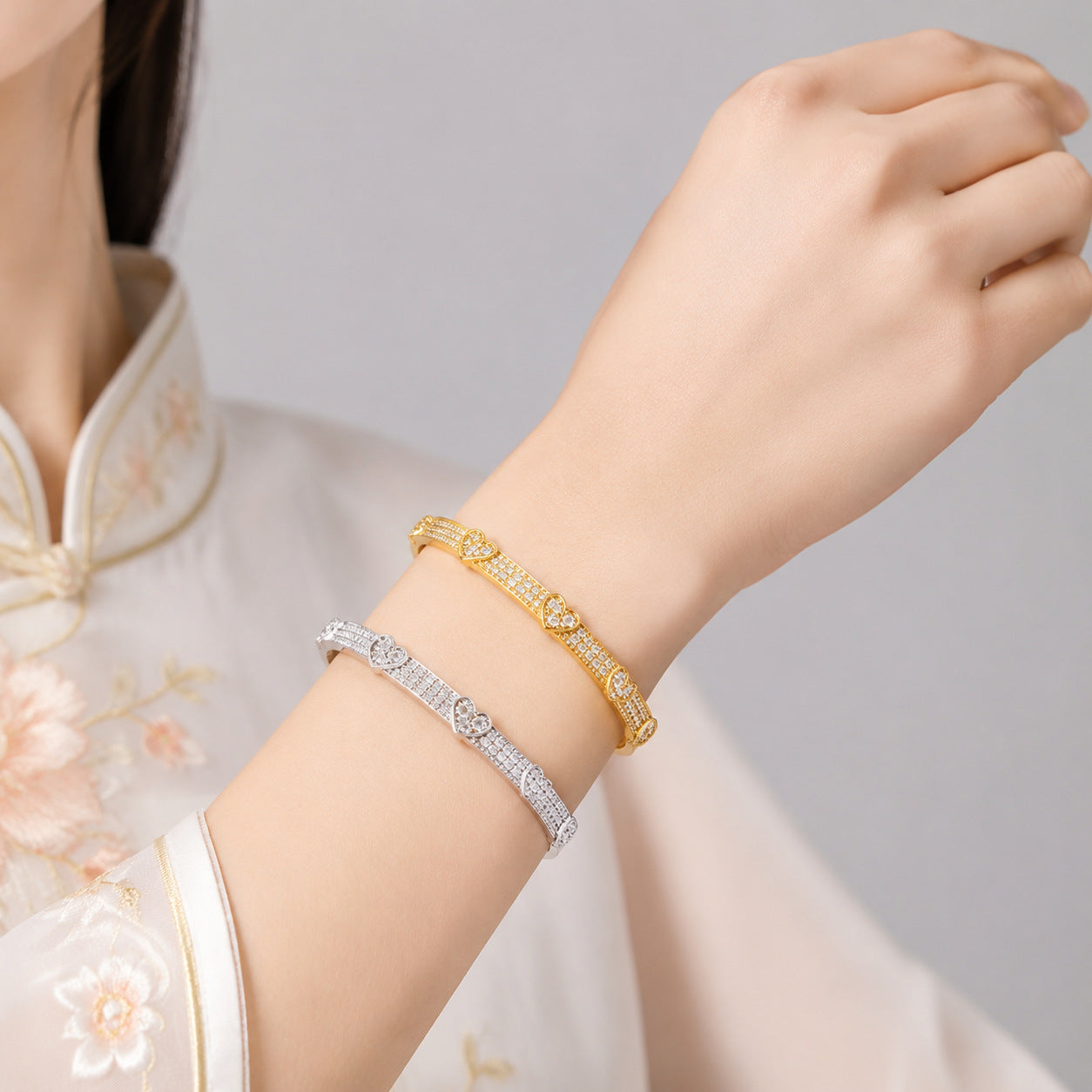 Three-dimensional Diamond-encrusted Heart Bracelet