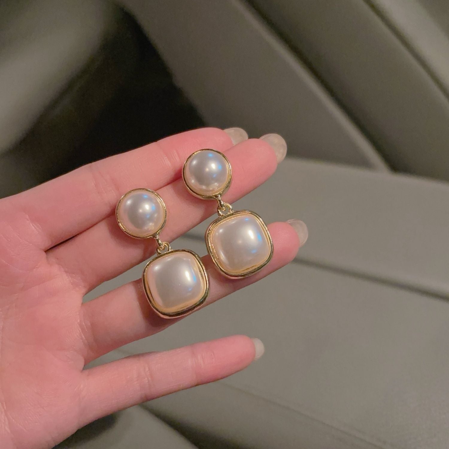 Retro Hong Kong Style Geometric Square Pearl Stud Earrings For Women, Elegant Socialite Classic Cold Minimalist Trendy Earrings & Clip-On Earrings
