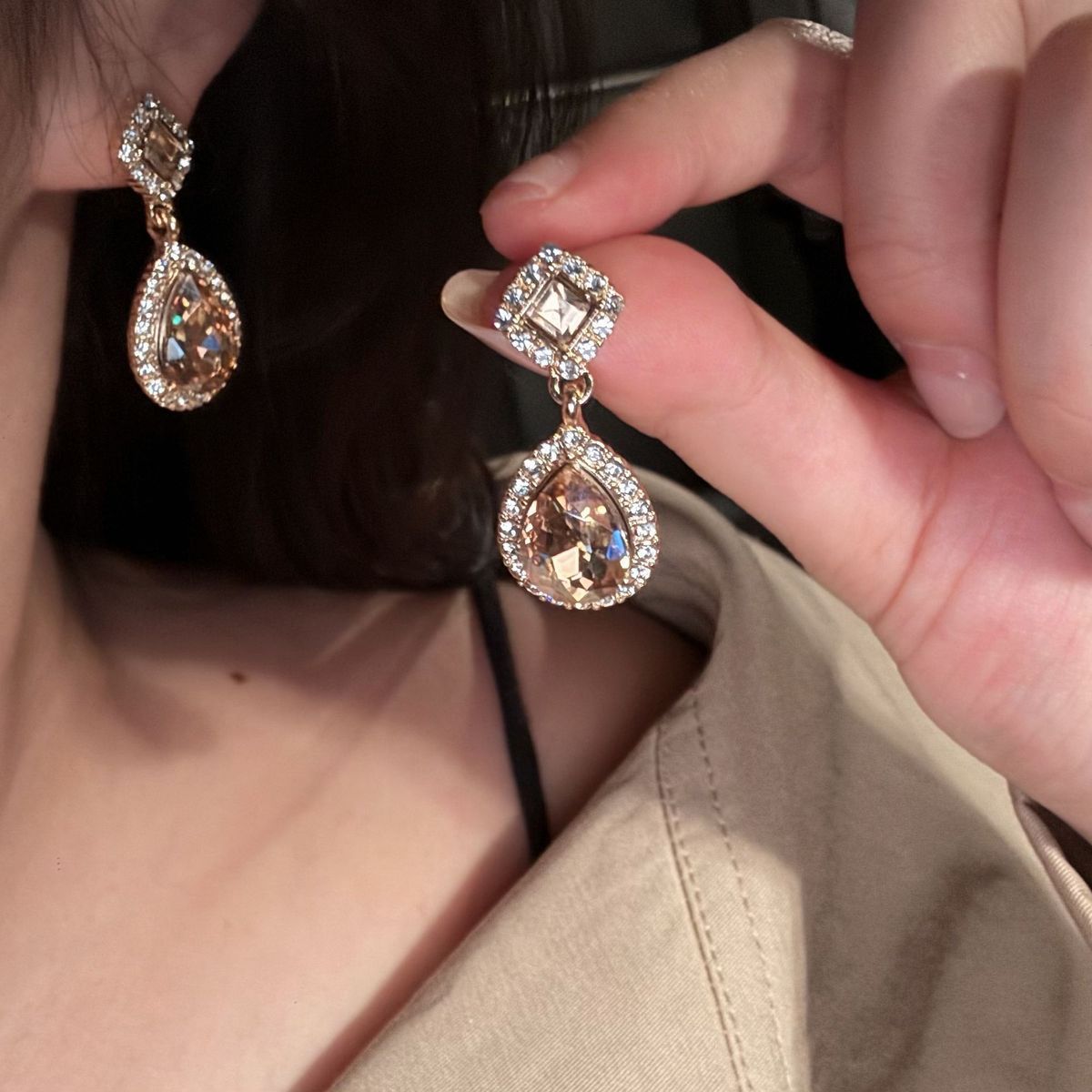 Exquisite Super Sparkling Paved Rhinestone Teardrop Stud Earrings, Niche Light Luxury Retro Baroque Court & Hong Kong Style Clip On Earrings For Women