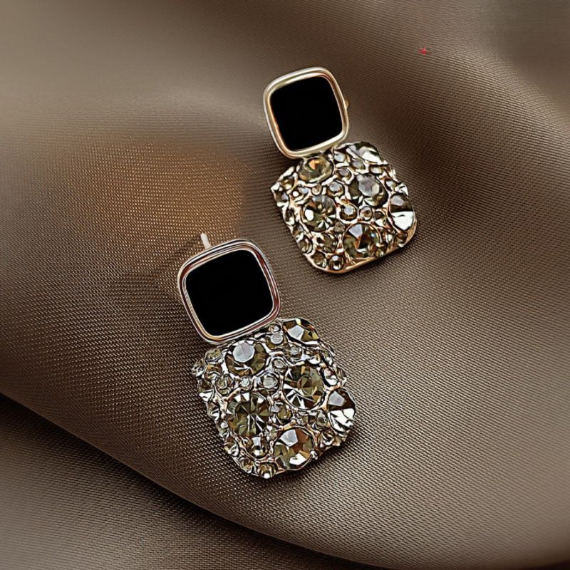 Face Slimming Black Stud Earrings, Trendy Korean Influencer Style, High-End Light Luxury Elegant Women's Ear Jewelry