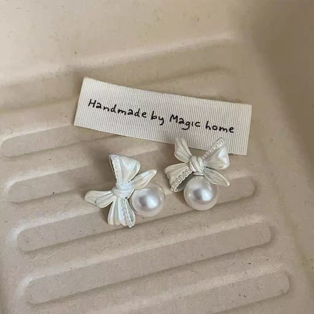 Light Luxury High-End Exquisite Elegant French Vintage White Pearl Bow Sweet Versatile Earrings & Clip-On Ear Jewelry For Women