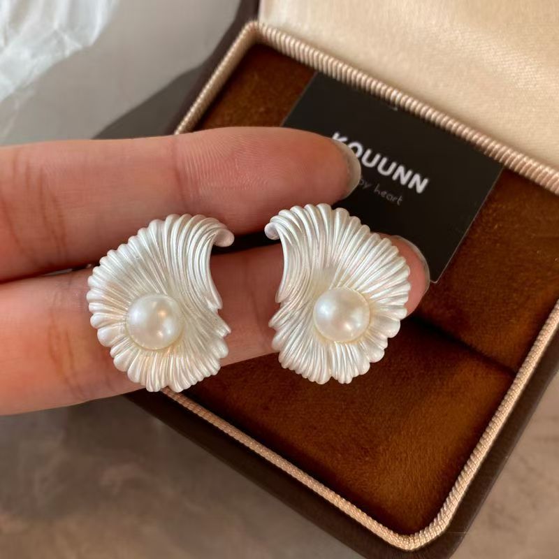 2026 New Fan-Shaped Pearl Earrings, High-End Light Luxury Unique Elegant Irregular Matte Finish Women Ear Jewelry