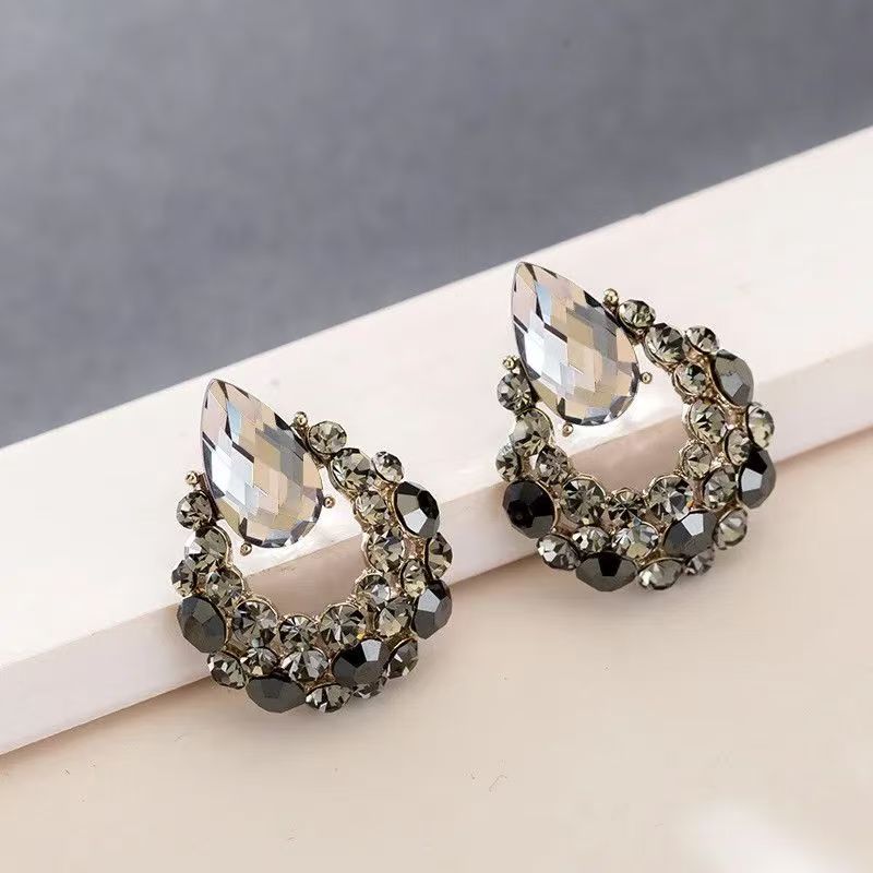 Black Minimalist Hollow Teardrop Paved Zircon Stud Earrings, Face Slimming Cold Minimalist Geometric High-End Rhinestone Earrings For Women
