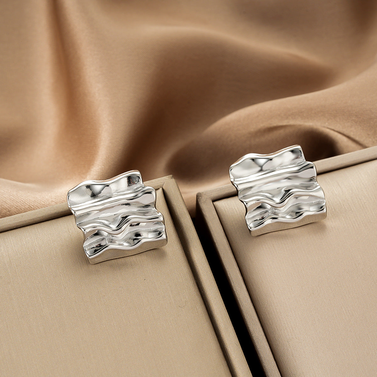 18K Gold Plated Rotating Leaf Petal Titanium Steel Stud Earrings, INS Trend Stainless Steel Elegant All-Match Light Luxury Ear Jewelry