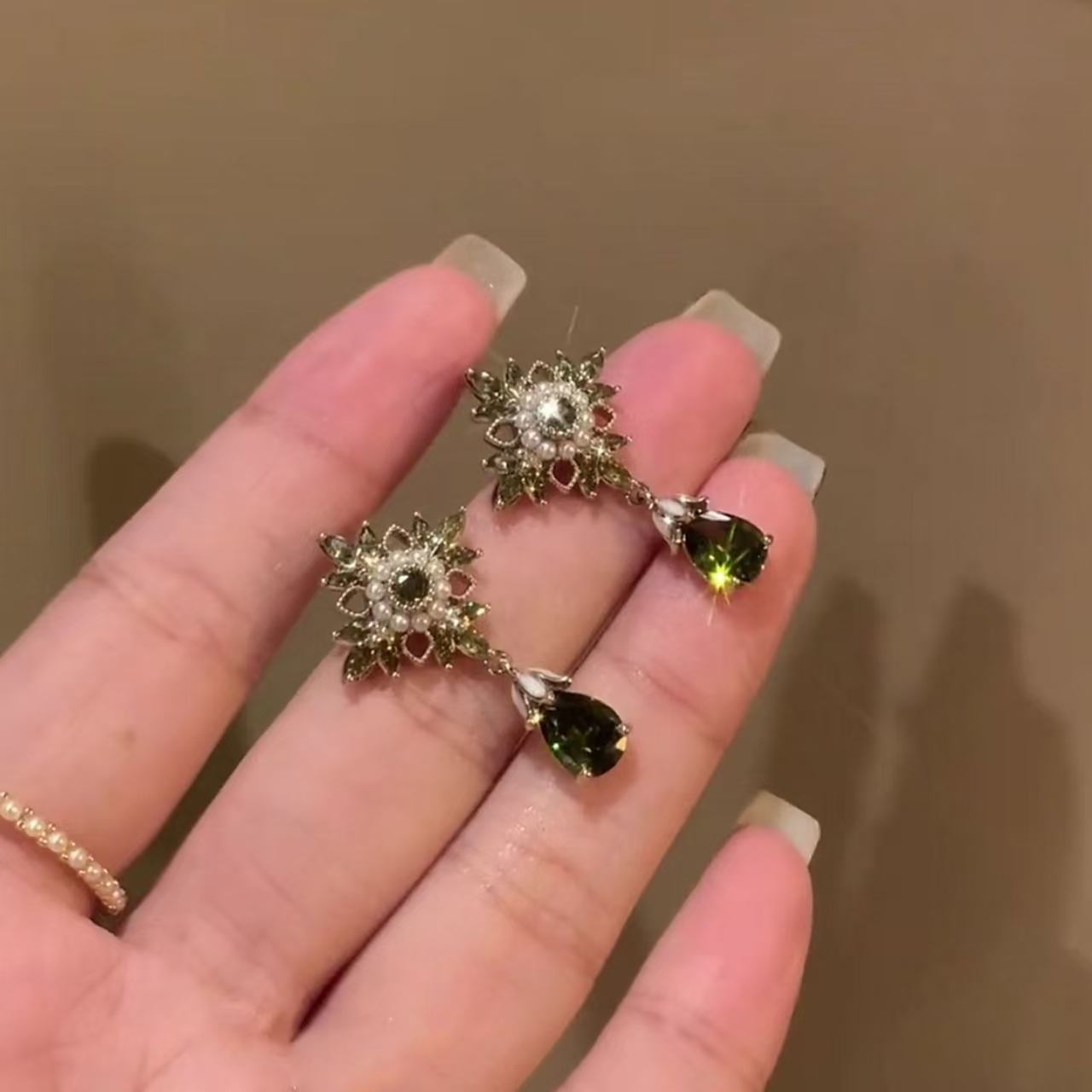 Vintage Exquisite Zircon & Pearl Floral Earrings For Women, Elegant High-End Versatile Teardrop Pendant Stud Ear Jewelry