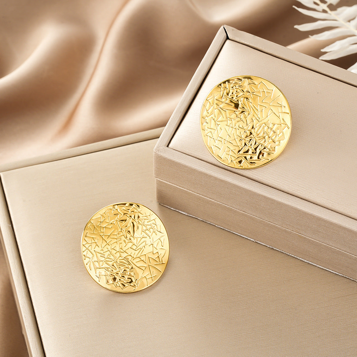 INS Fashion Stainless Steel Petal Earrings, 18K Gold Rotatable Leaf All-Match Titanium Steel Studs, Light Luxury High-End Jewelry For Women