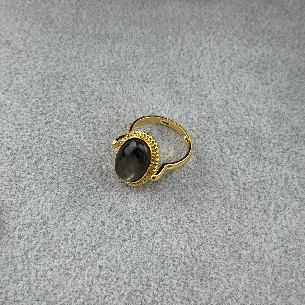 Natural Black Yellow And White Butterfly Shell Small Horse Ring