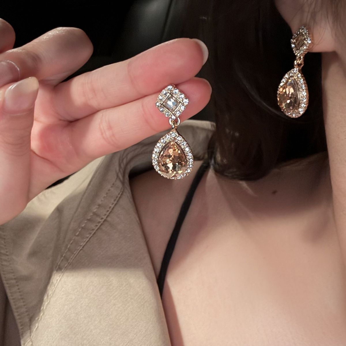 Exquisite Super Sparkling Paved Rhinestone Teardrop Stud Earrings, Niche Light Luxury Retro Baroque Court & Hong Kong Style Clip On Earrings For Women