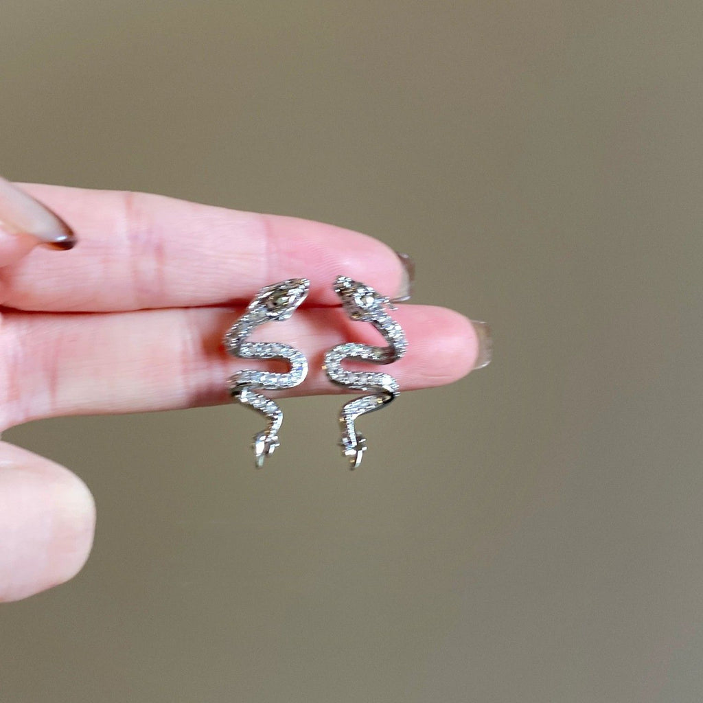 New Chinese Style Metal Soaring Dragon Stud Earrings, Shiny Rhinestone Chinese Zodiac National Trend High-End Ear Jewelry