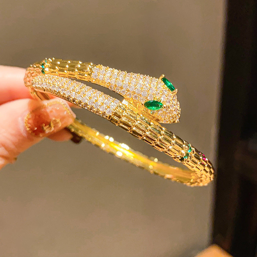 Classic Vintage European  Zircon Inlaid Bracelet, French Elegant Temperament Sparkly Rhinestone Light Luxury Fashion Bangle