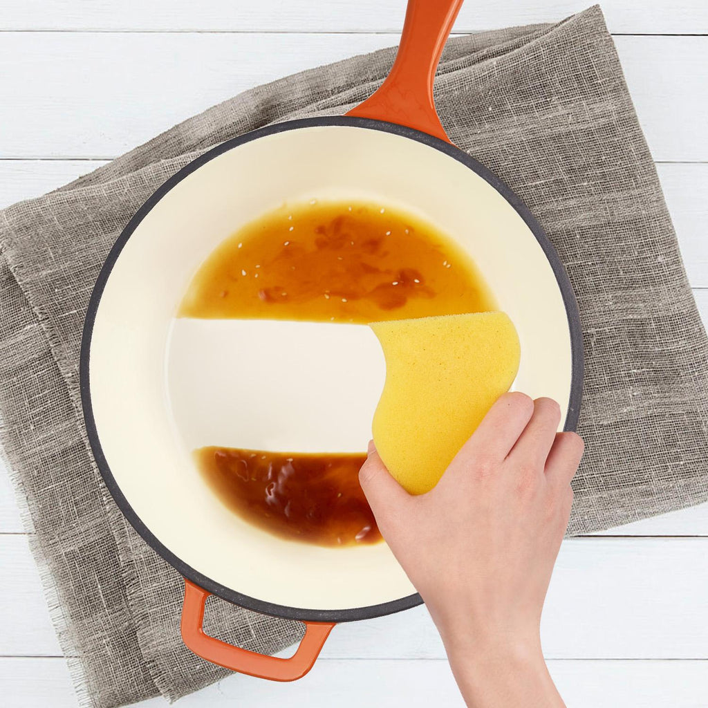A Cast-iron Soup Pot With A Lid Safe, Reliable, And Designed To Preserve Nutrients When Stewing Bones Or Making Soup.