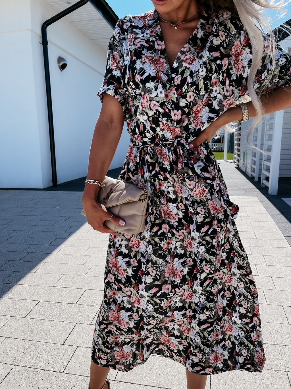 Womens Fashion Floral V-Neck Defined Waist Short-Sleeve Dress