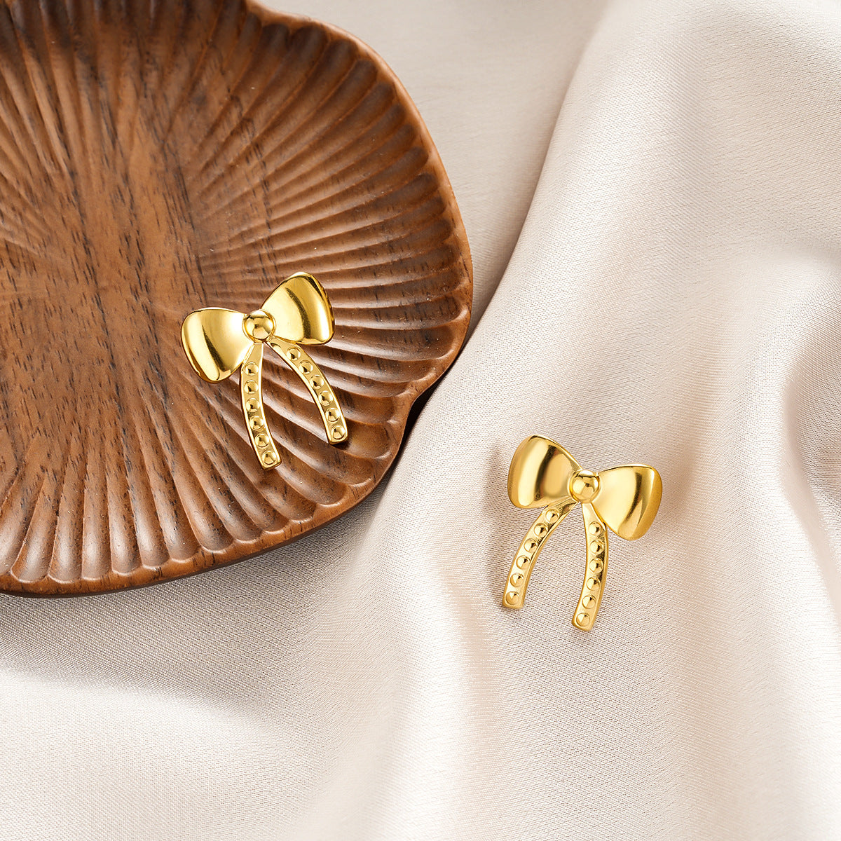 New Arrival 18K Gold Oval Titanium Steel Earrings, Unique Geometric Heart Surface Texture Stainless Steel Trendy Ear Studs