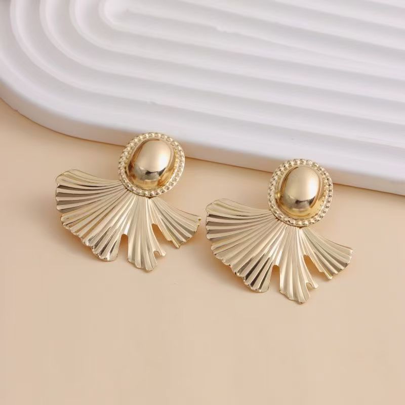 European American Trendy Fan-shaped Stud Earrings For Women, Personalized Bold Exaggerated Cold Minimalist Style, Street Shooting Runway Vacation Statement Earrings
