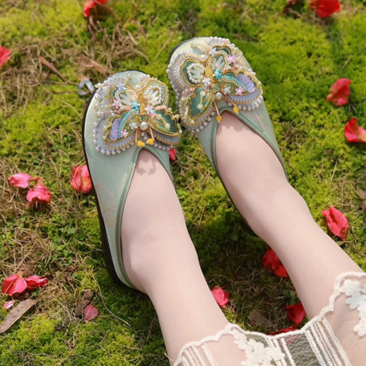 Traditional Chinese Style Flip-flops For Women, Summer 2026 New Design. Outerwear Style. Handmade Butterfly Embroidery. Cool Sandals. Traditional Chinese Style Head Covering With Tiger Head Design. Fl