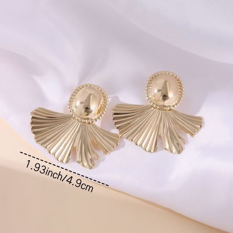European American Trendy Fan-shaped Stud Earrings For Women, Personalized Bold Exaggerated Cold Minimalist Style, Street Shooting Runway Vacation Statement Earrings
