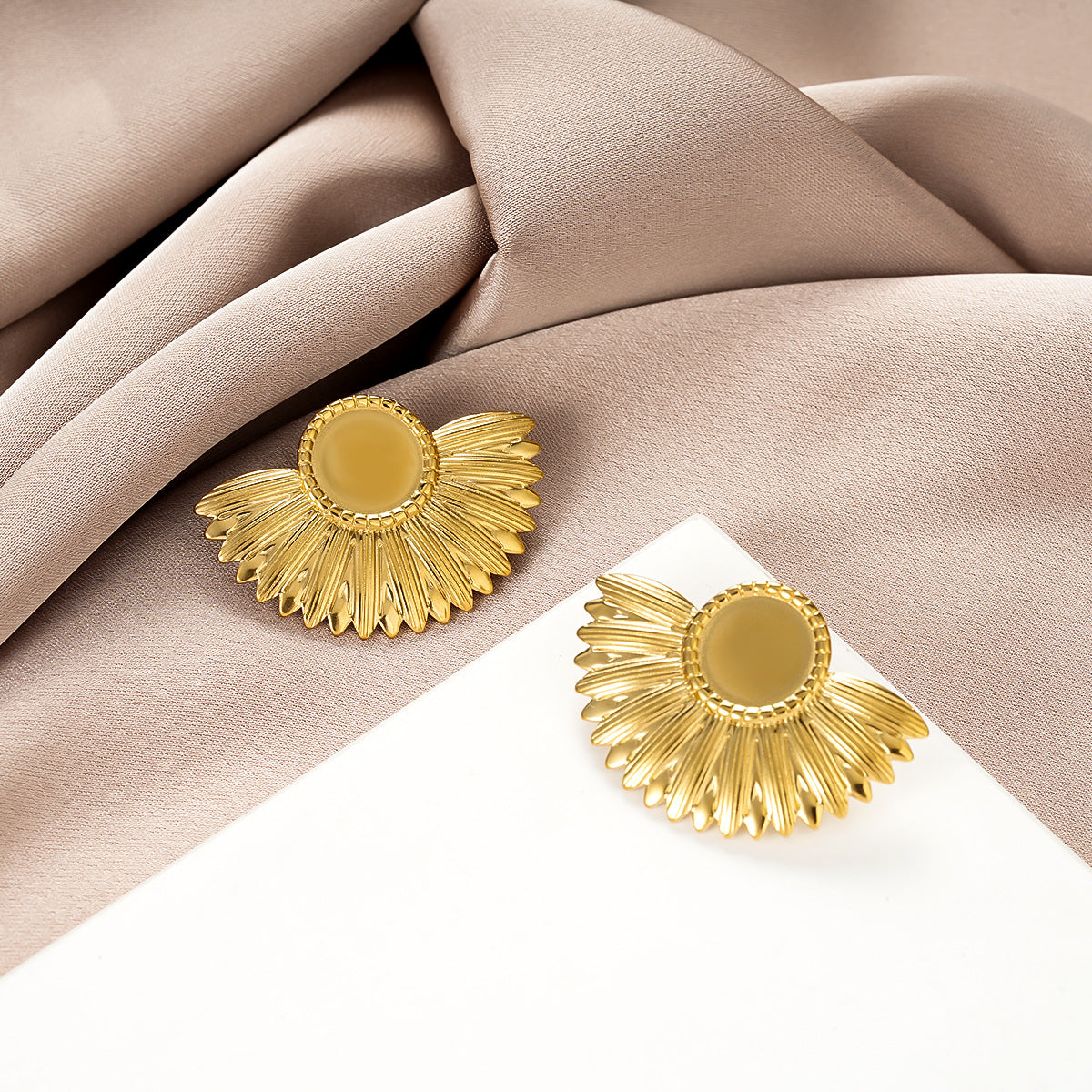 INS Fashion Stainless Steel Petal Earrings, 18K Gold Rotatable Leaf All-Match Titanium Steel Studs, Light Luxury High-End Jewelry For Women