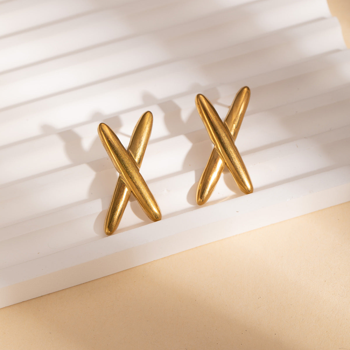 Non Tarnish Gold Stainless Steel Stud Earrings, Minimalist Niche Luxury High Fashion Titanium Steel Daily Women Ear Accessories
