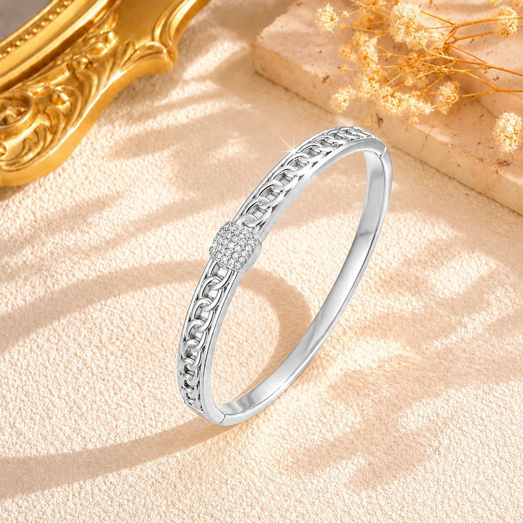 Chain-textured Diamond-studded Bracelet