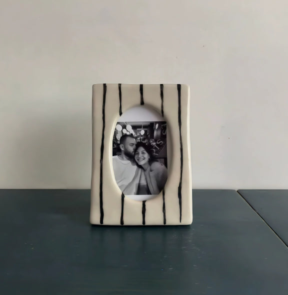 Retro-style, Artistic, Minimalist Photo Frame