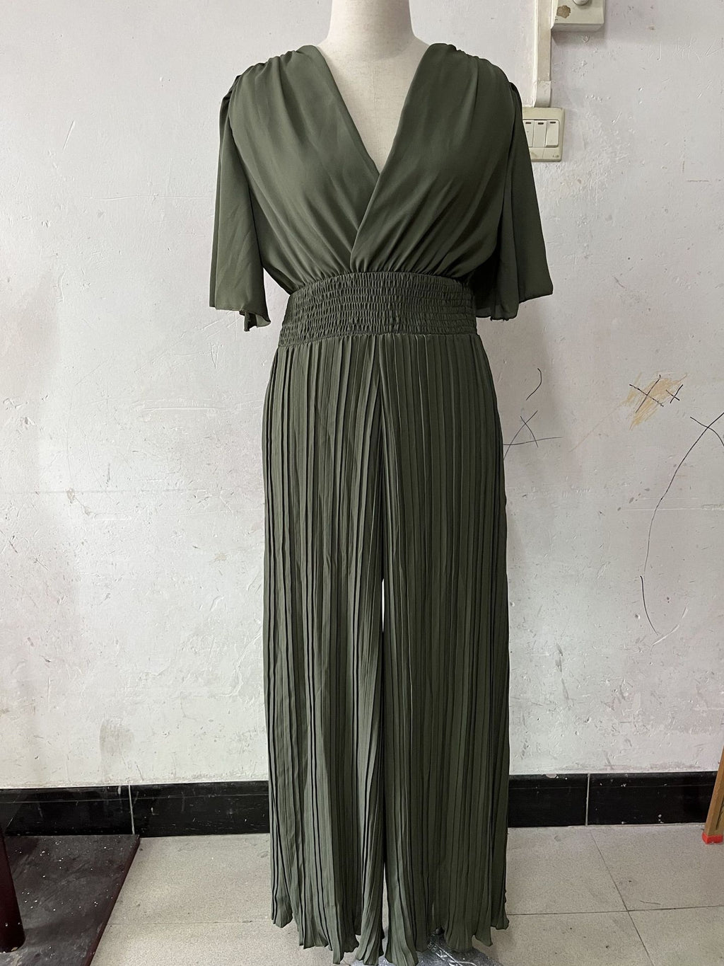 Four Seasons Home Fashion Pleated V-neck Leisure Vacation Wide-leg Pants Jumpsuit