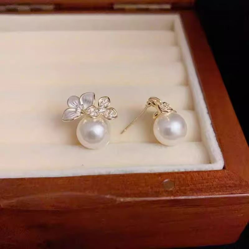 French Light Luxury White Enamel Pearl Flower Stud Earrings For Women, Exquisite Elegant Niche Designer Versatile Fashion Ear Jewelry