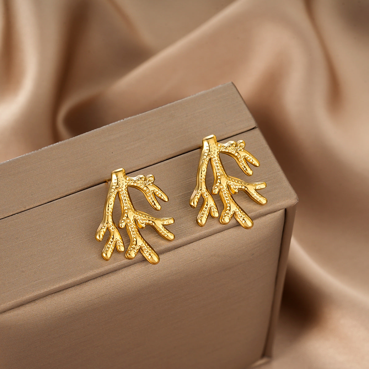 18K Gold Plated Rotating Leaf Petal Titanium Steel Stud Earrings, INS Trend Stainless Steel Elegant All-Match Light Luxury Ear Jewelry