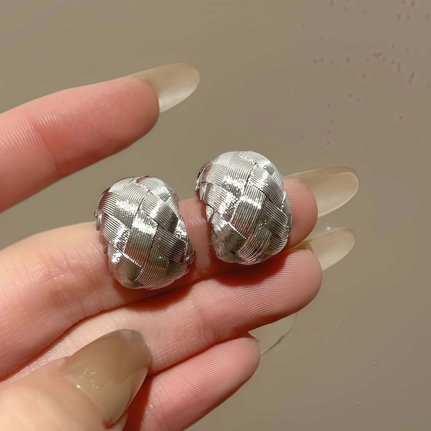 French Vintage Silver Woven Brushed Texture Earrings, Light Luxury High-End Cold Minimalist Stud Earrings, Elegant Versatile Women's Ear Jewelry