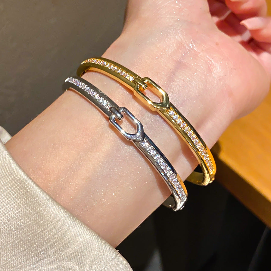 Cool-style Geometric Lock-embellished Diamond Bracelet