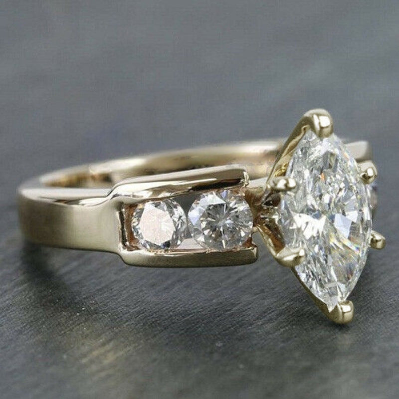 Exquisite Marquise-cut Zircon Womens Ring