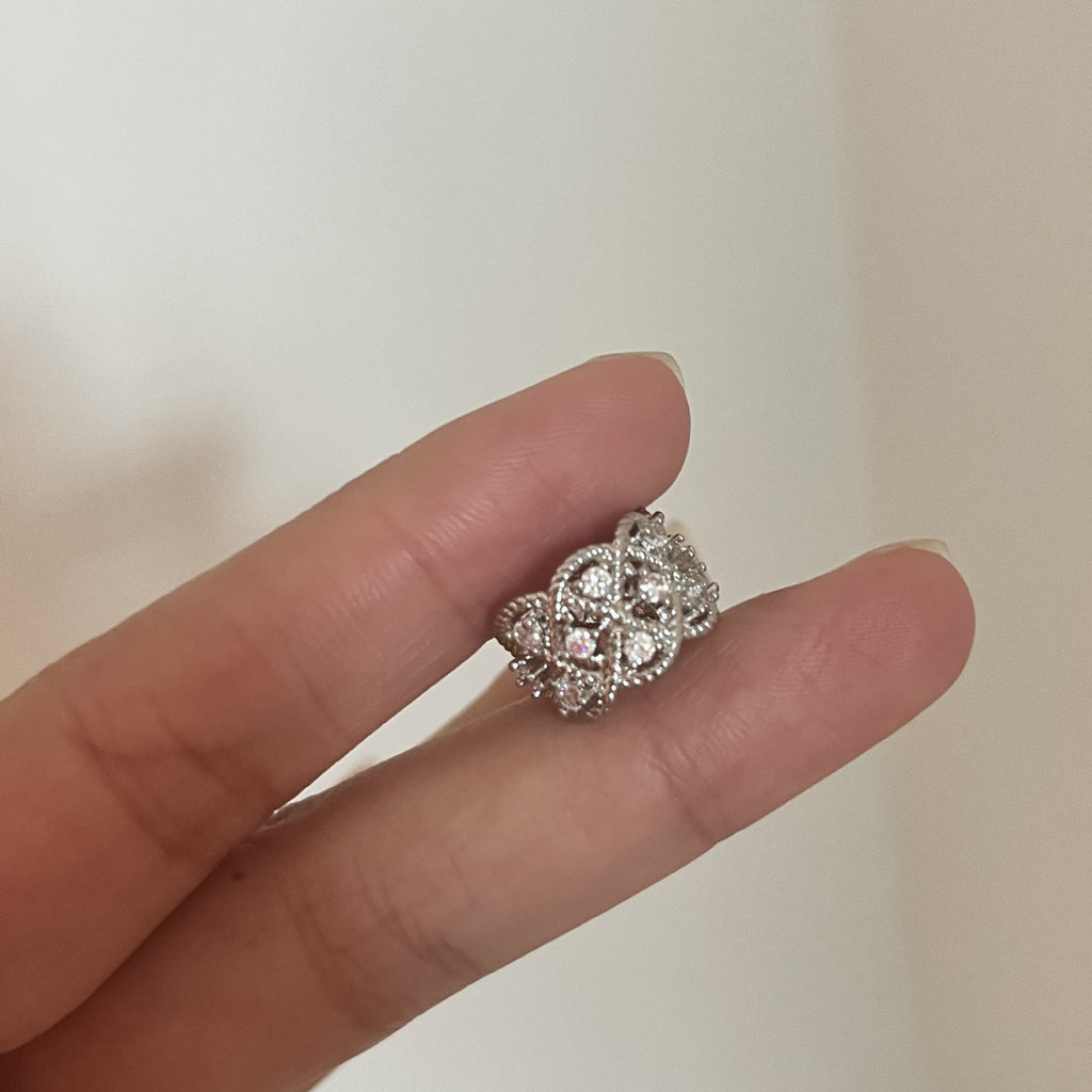 2026 New French Girly Hollow Zircon Paved Ear Cuffs, Cold Minimalist Geometric Rhinestone Clip On Earrings For Non-Pierced Ears Women