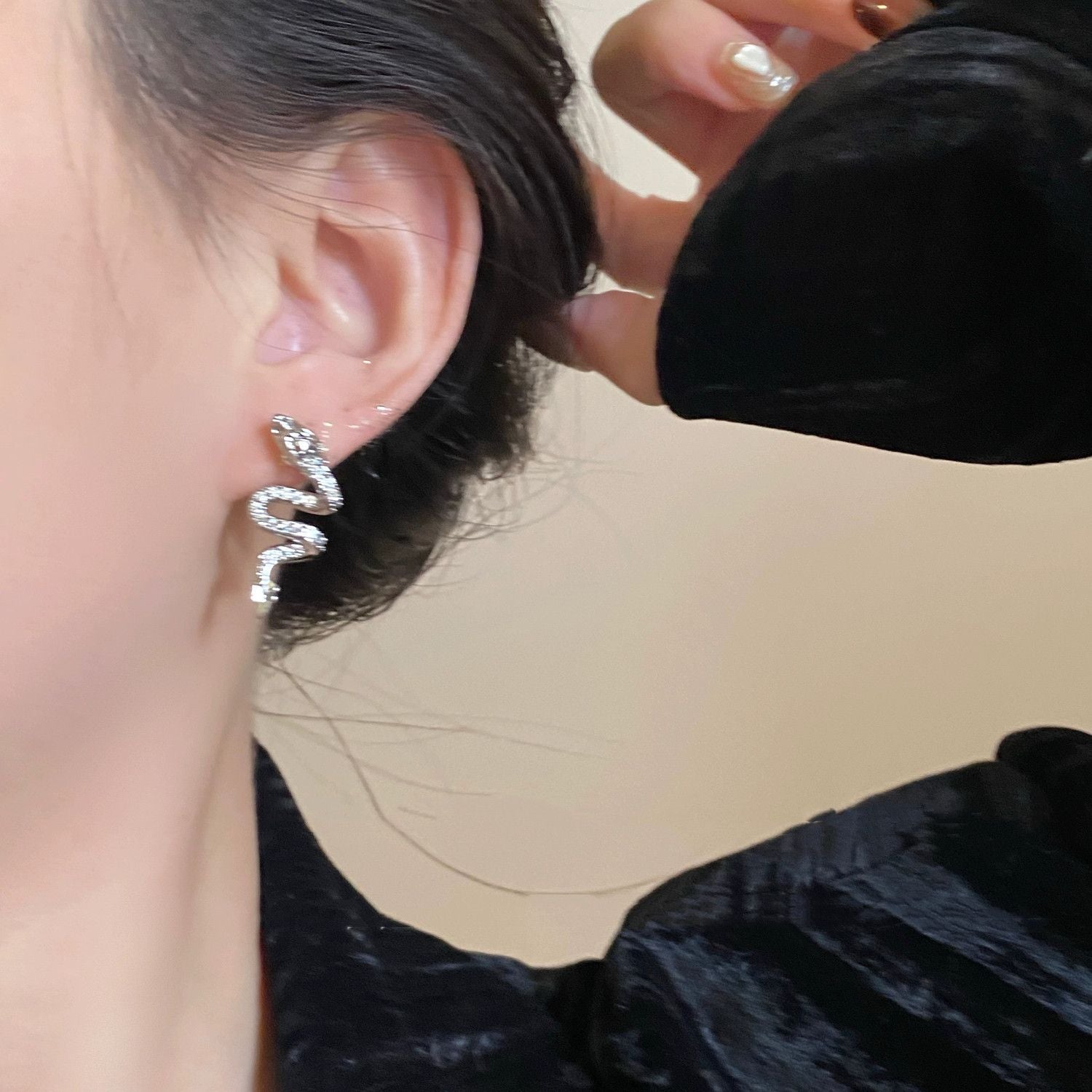New Chinese Style Metal Soaring Dragon Stud Earrings, Shiny Rhinestone Chinese Zodiac National Trend High-End Ear Jewelry
