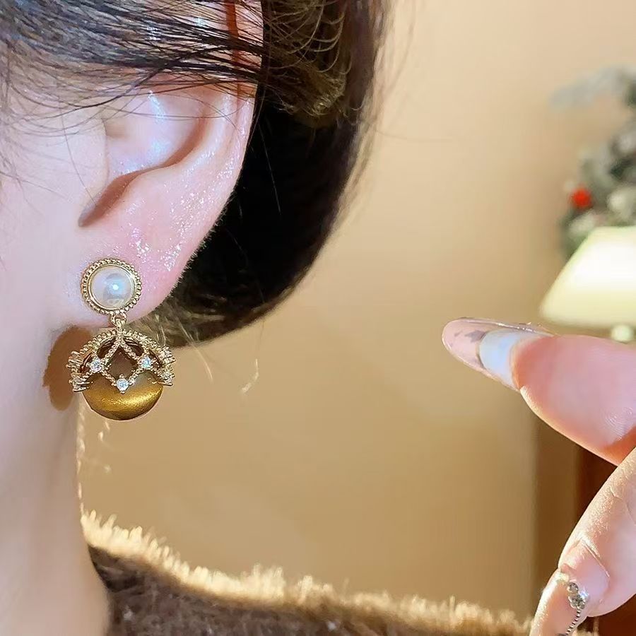 Women's 2026 Coffee Color Zircon Stud Earrings, Exquisite Versatile Elegant Shiny Rhinestone Light Luxury High-End Temperament Ear Jewelry