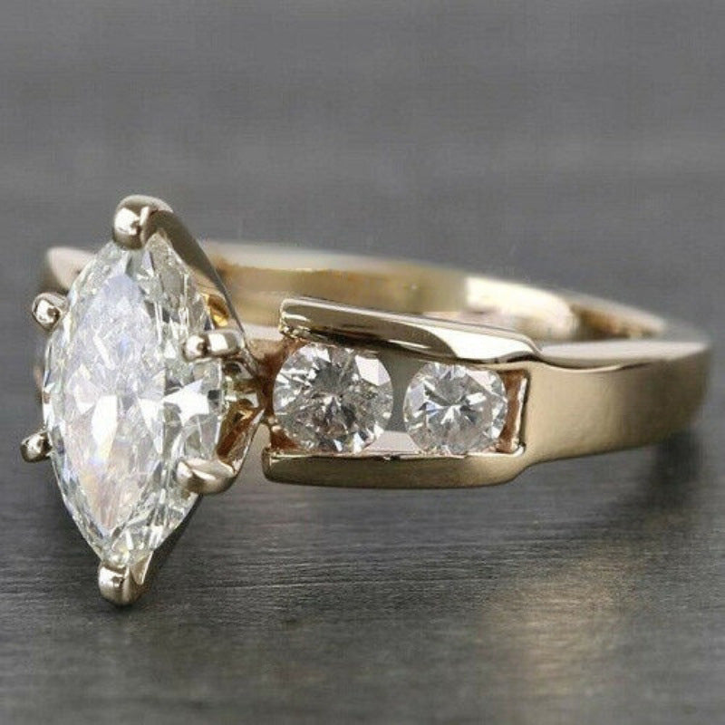 Exquisite Marquise-cut Zircon Womens Ring