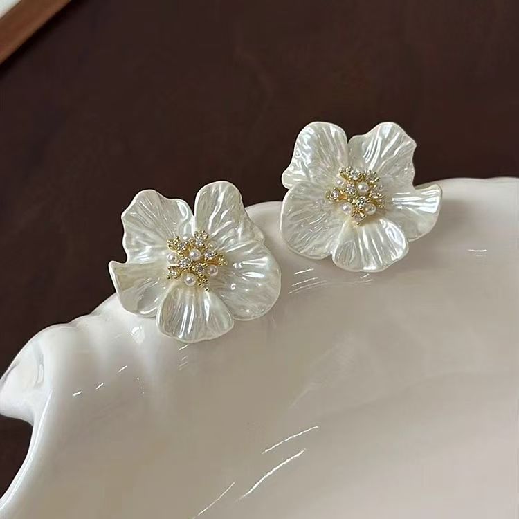 French Style White Acrylic Camellia Stud Earrings, Micro Paved Pearl & Rhinestone Vintage Heavy Metal Craft Earrings