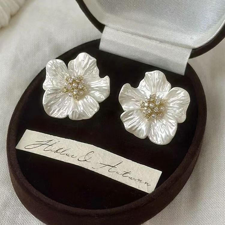 French Style White Acrylic Camellia Stud Earrings, Micro Paved Pearl & Rhinestone Vintage Heavy Metal Craft Earrings