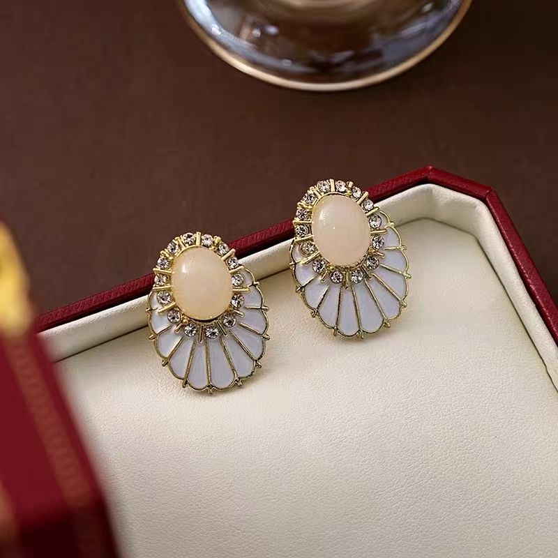 French Vintage Diamond Inlaid Geometric Fan Earrings, Light Luxury Niche Mid-Century Elegant Fashion Stud Ear Jewelry For Women