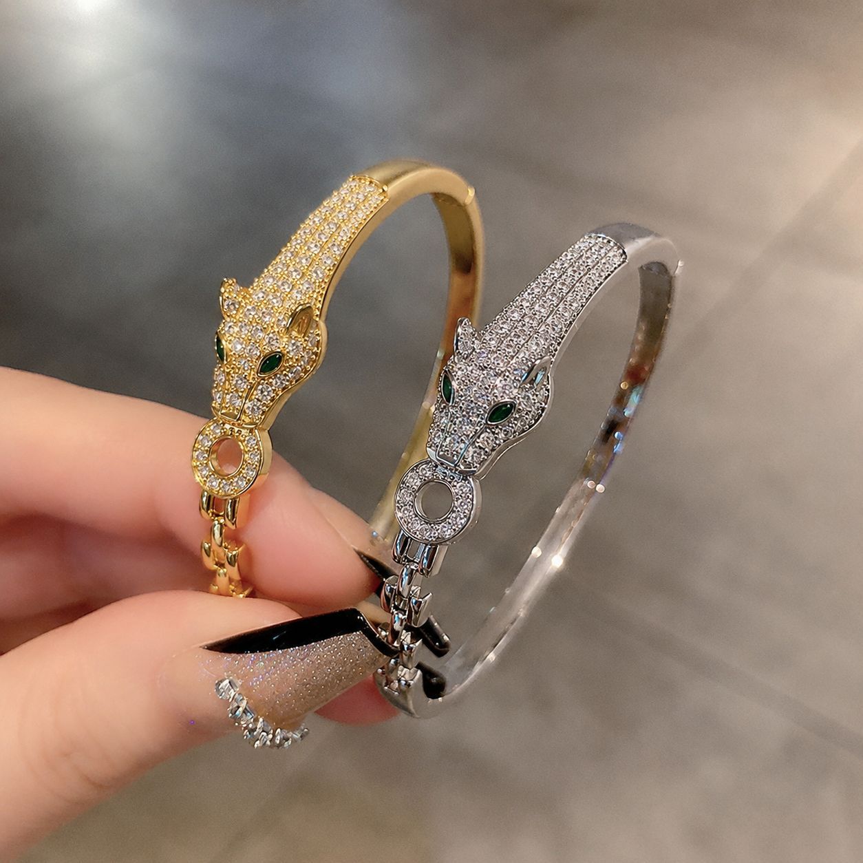 Light-luxury Fully Diamond-encrusted Leopard-head Buckle Bracelet