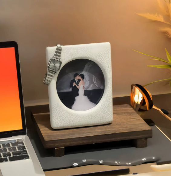 Retro-style, Artistic, Minimalist Photo Frame