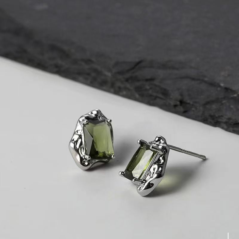 Olive Green Niche Designer Earrings, Elegant French Retro Minimalist High-End INS Fashion All-Match Delicate Ear Jewelry For Women