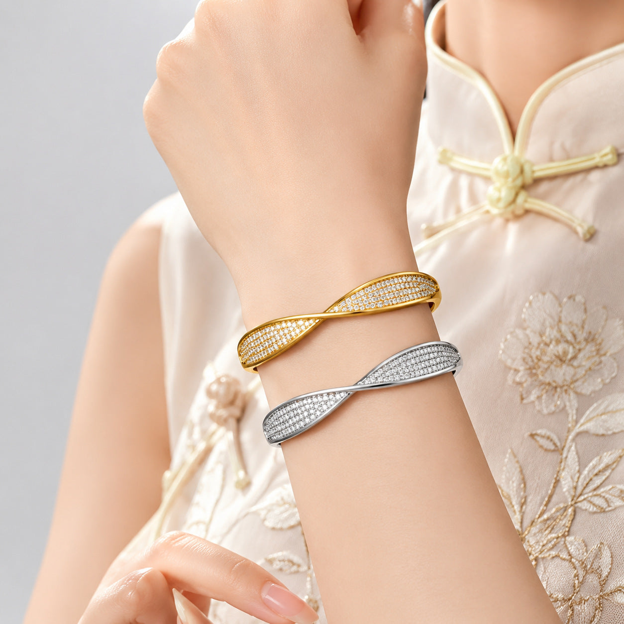 Light-luxury Twisted Bracelet With Zircon Inlays