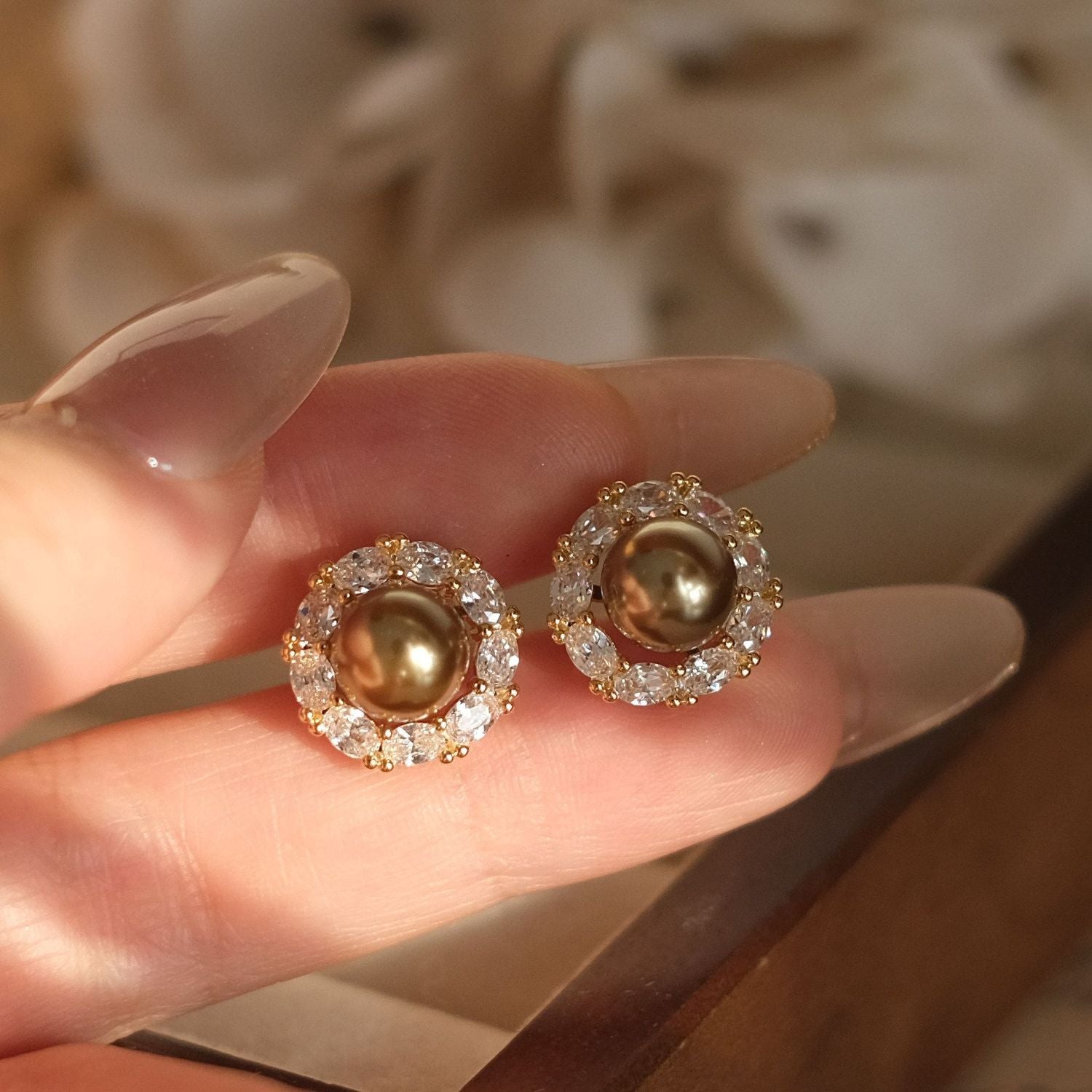 Classic Elegant Light Luxury Niche Round Champagne Pearl Sparkling Stud Earrings, Versatile New Autumn Winter Jewelry